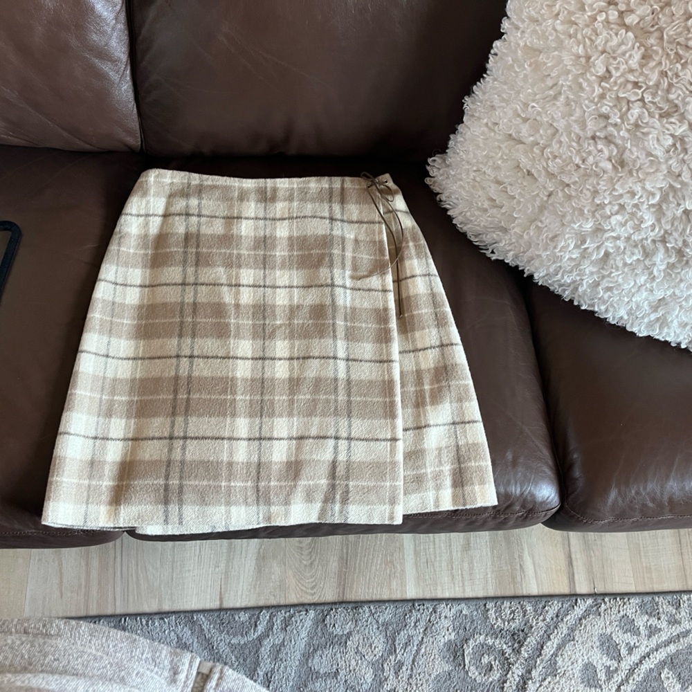 Jones Wear Beige Plaid A-Line Skirt